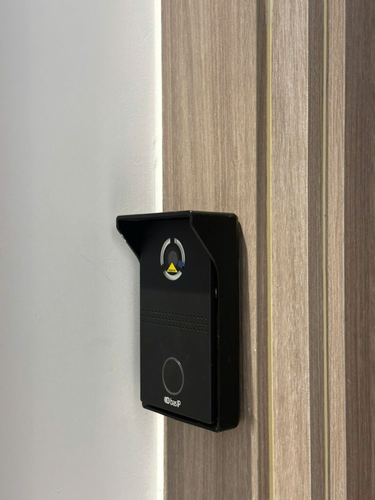 Chuông cửa ngoài trời BAS-IP AV-03D được lắp đặt tại dự án Heritage West Lake, Tây Hồ, Hà Nội